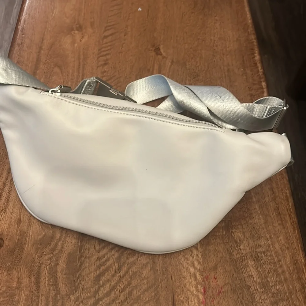 Pixie Mood Women’s Vegan Leather Fanny Pack Crossbody Bag